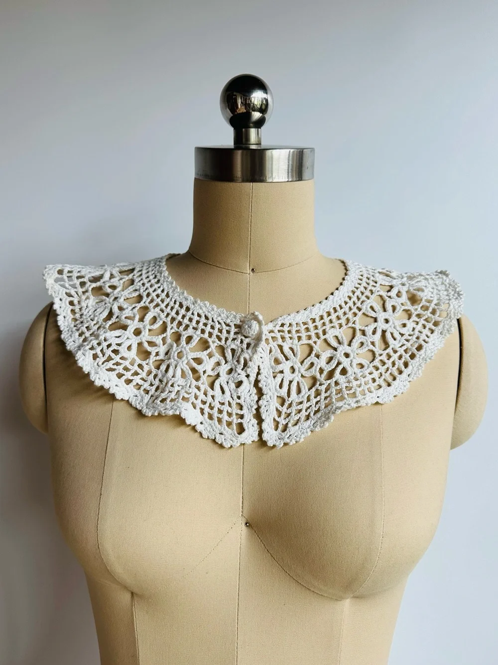 Vintage Handmade Crochet Lace Collar Floral Peter Pan Detachable Statement Boho